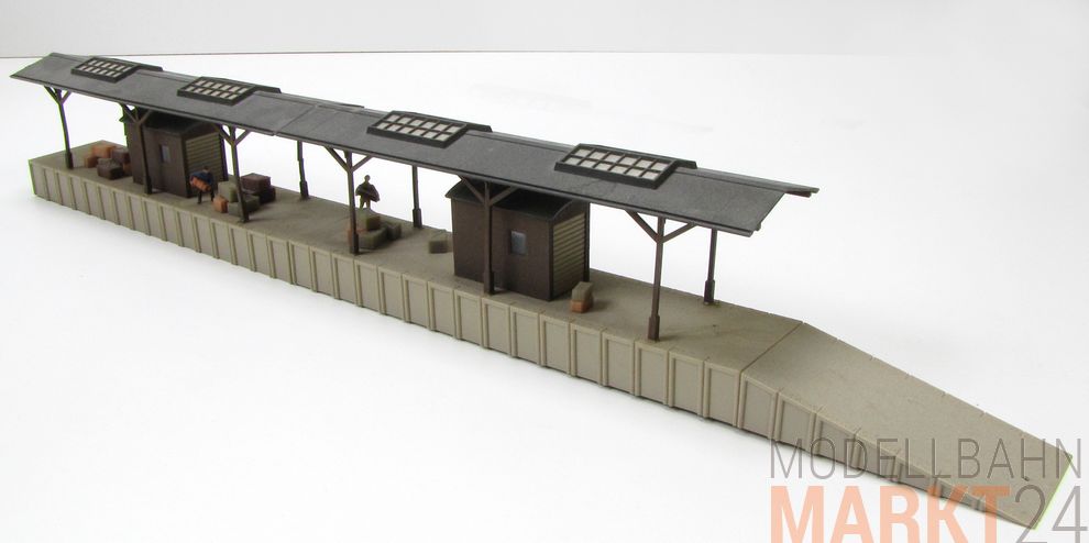 VOLLMER 20268 Bahnsteig mit Figuren und Oberlicht für Spur H0 1:87