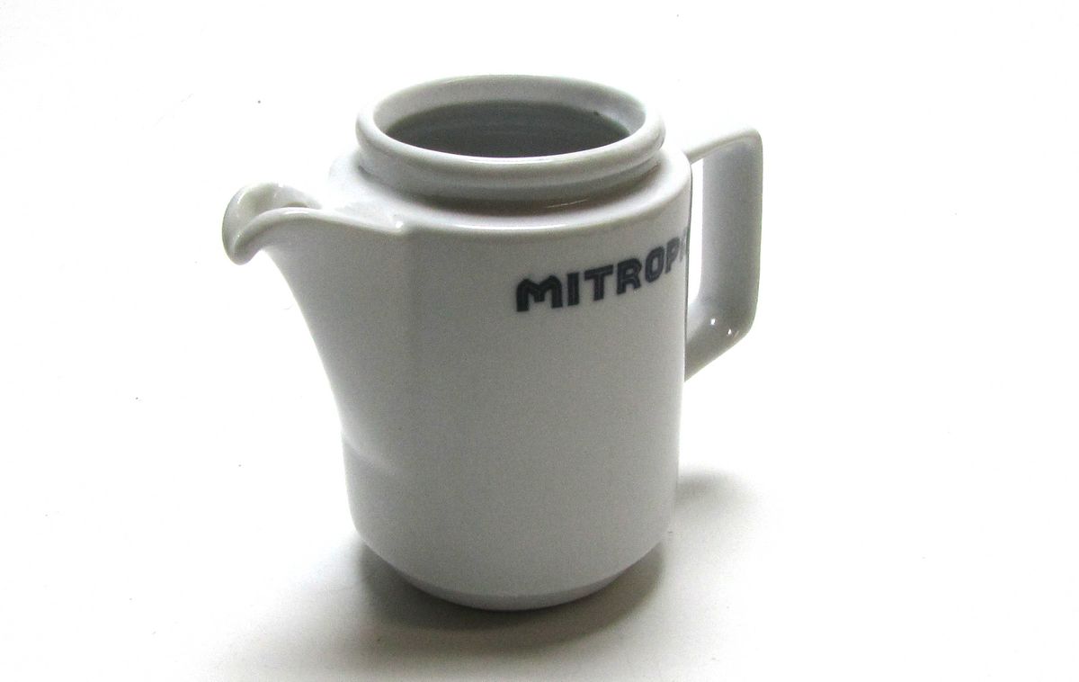 Porzellan Kanne Milchkännchen ohne Deckel weiß MITROPA-Schwarzschrift DDR