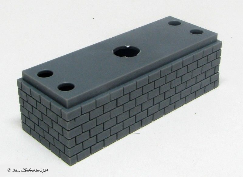 Grauer Brückenpfleiler