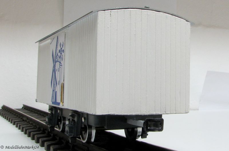 Feldbahn gedeckter Güterwagen aus Eigenbau