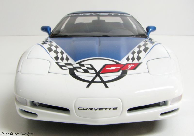 UT MODELS 39949 Chevrolet Corvette Daytona