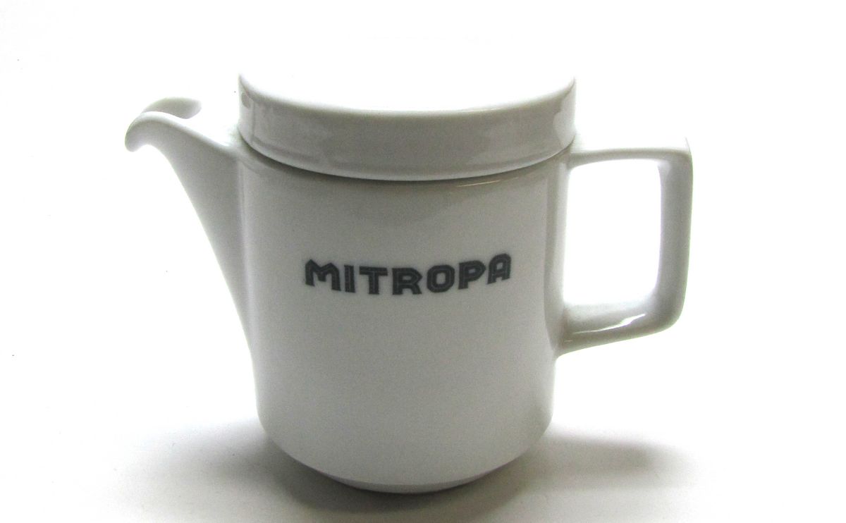 Porzellan Kanne Kaffeekännchen mit Deckel weiß MITROPA-Schwarzschrift DDR Kult